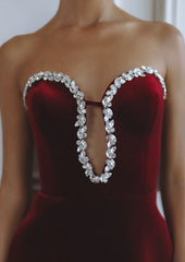 Velvet Sweetheart Neckline Mini Dress In Claret