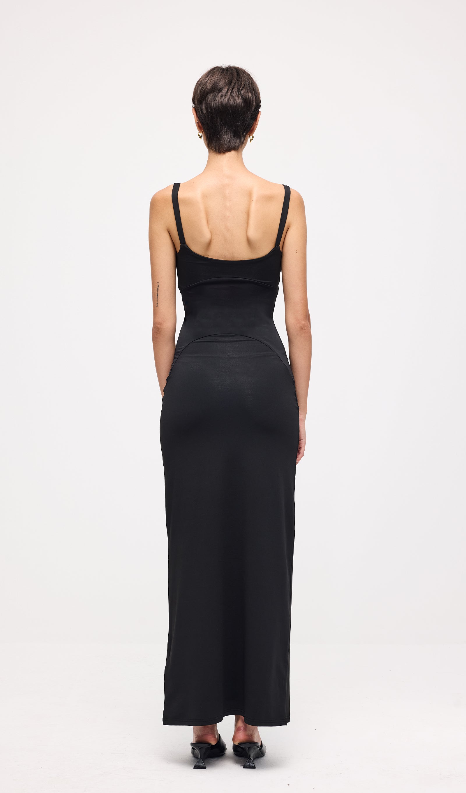 Solid Sleeveless Curve Maxi Dress In Black