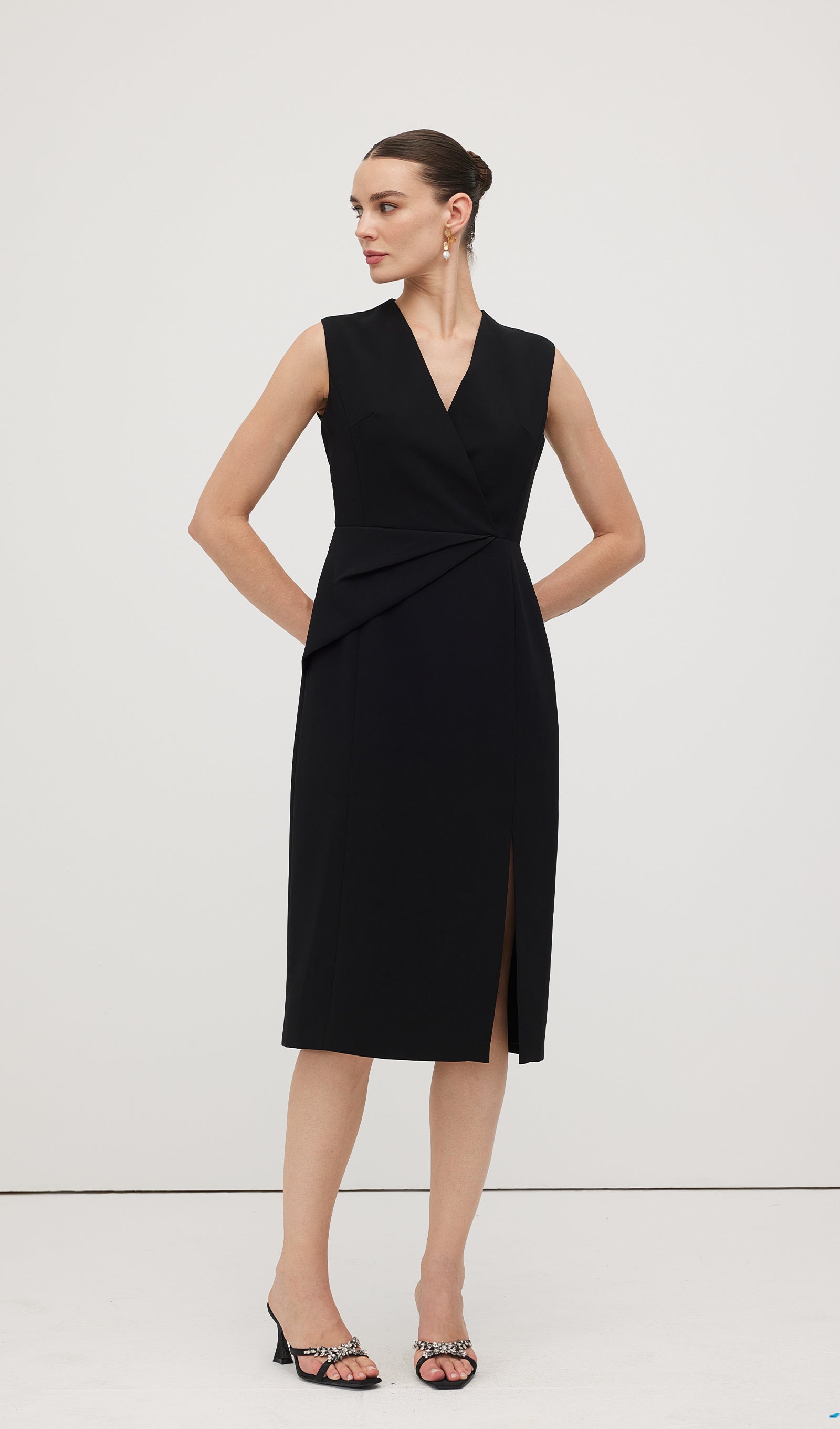 Sleeveless V Neck Pleated Midi Dress