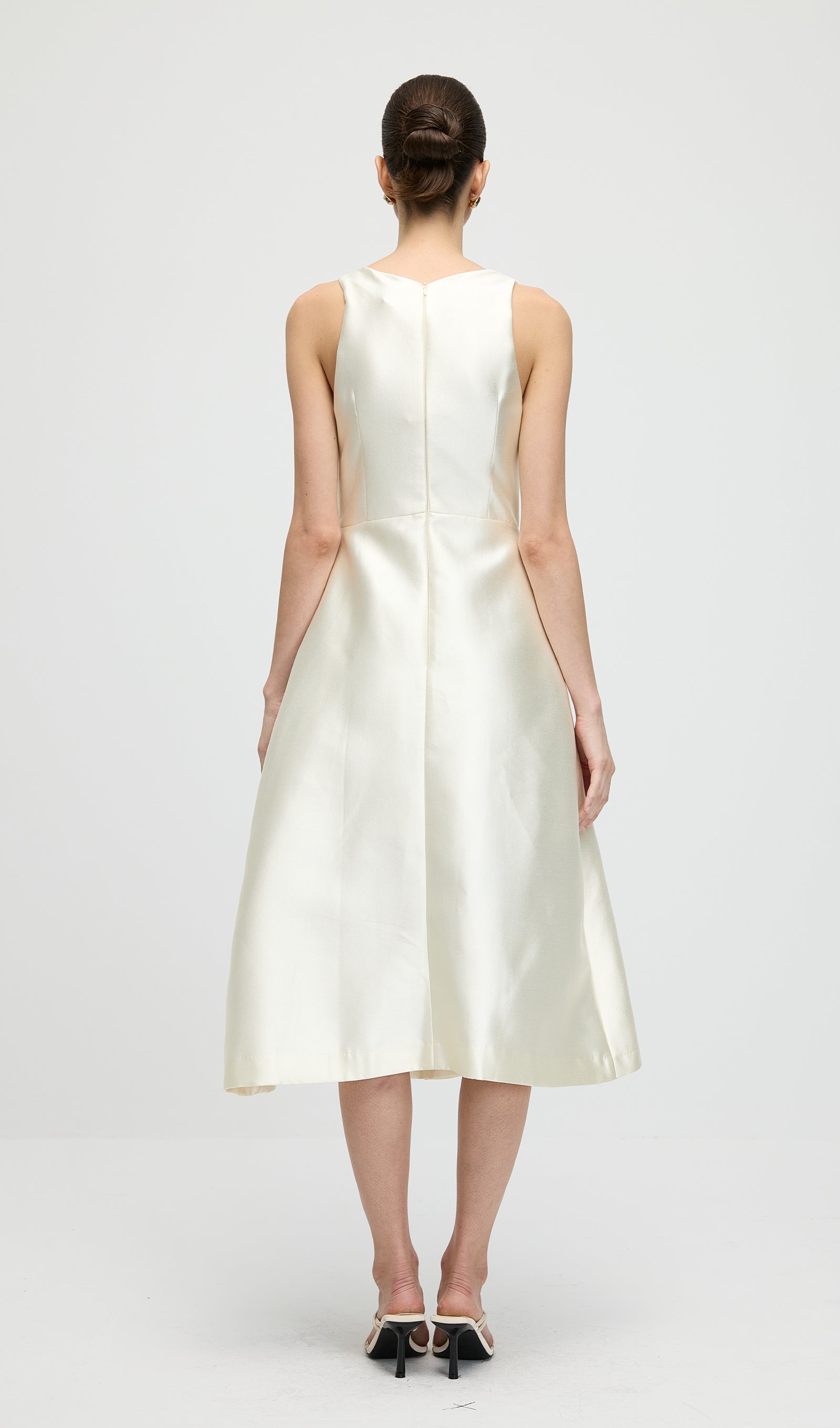 Sleeveless V Neck Bow Midi Dress In White