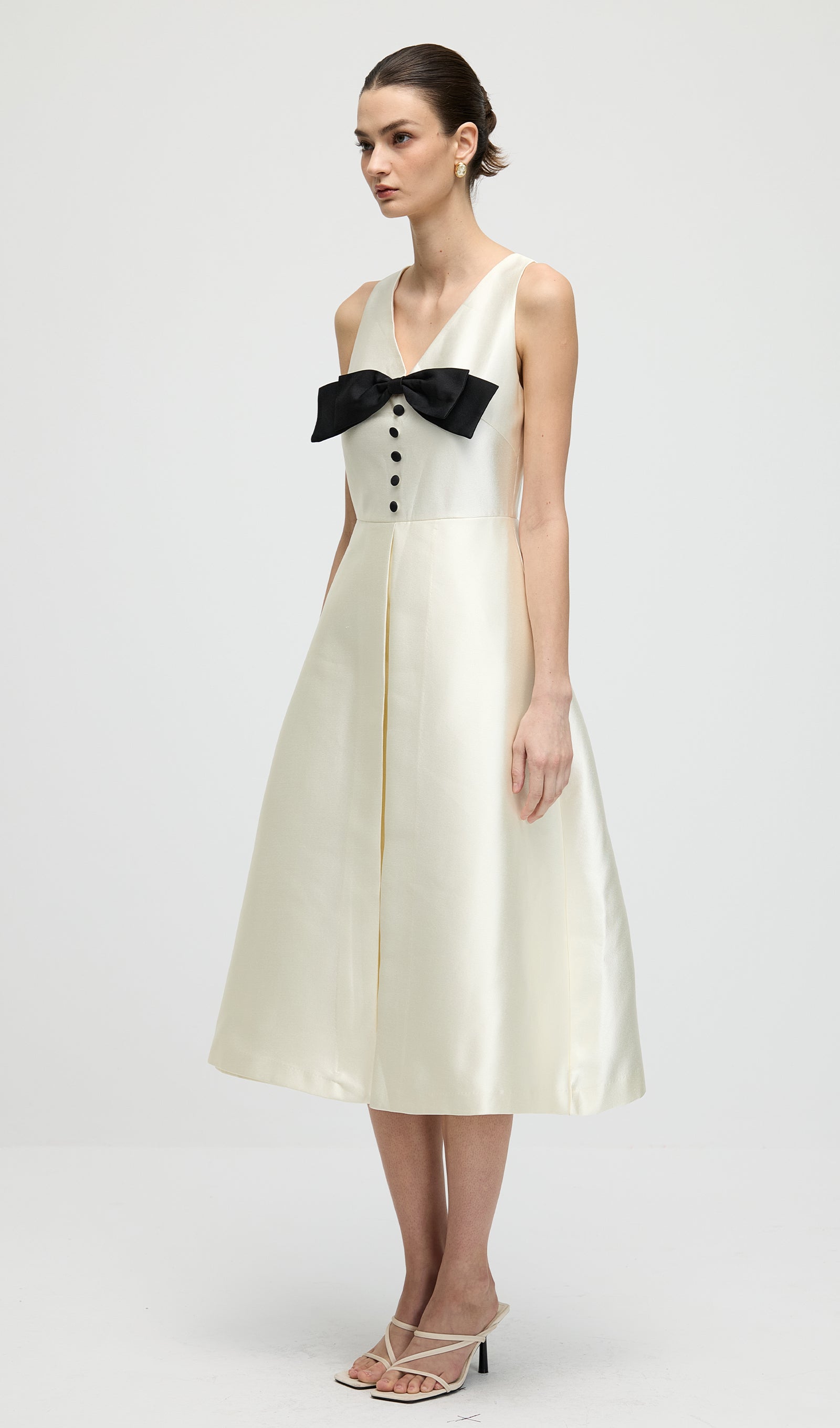 Sleeveless V Neck Bow Midi Dress In White