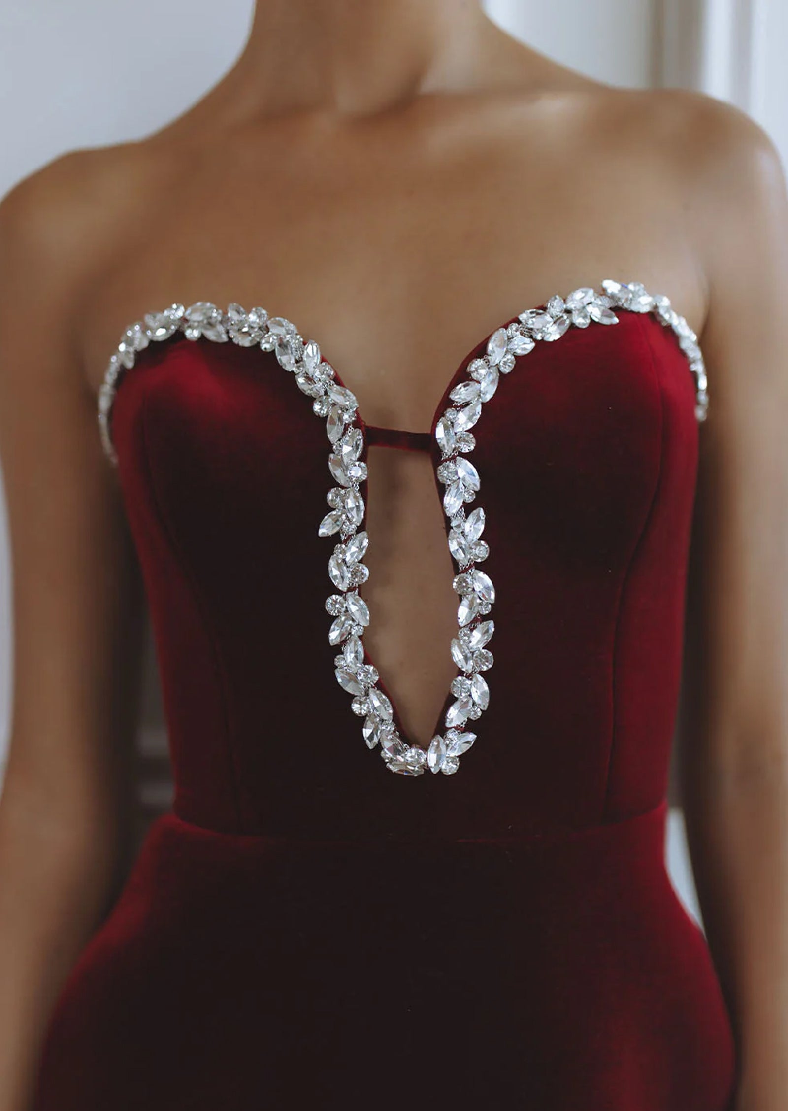 Velvet Sweetheart Neckline Mini Dress In Claret