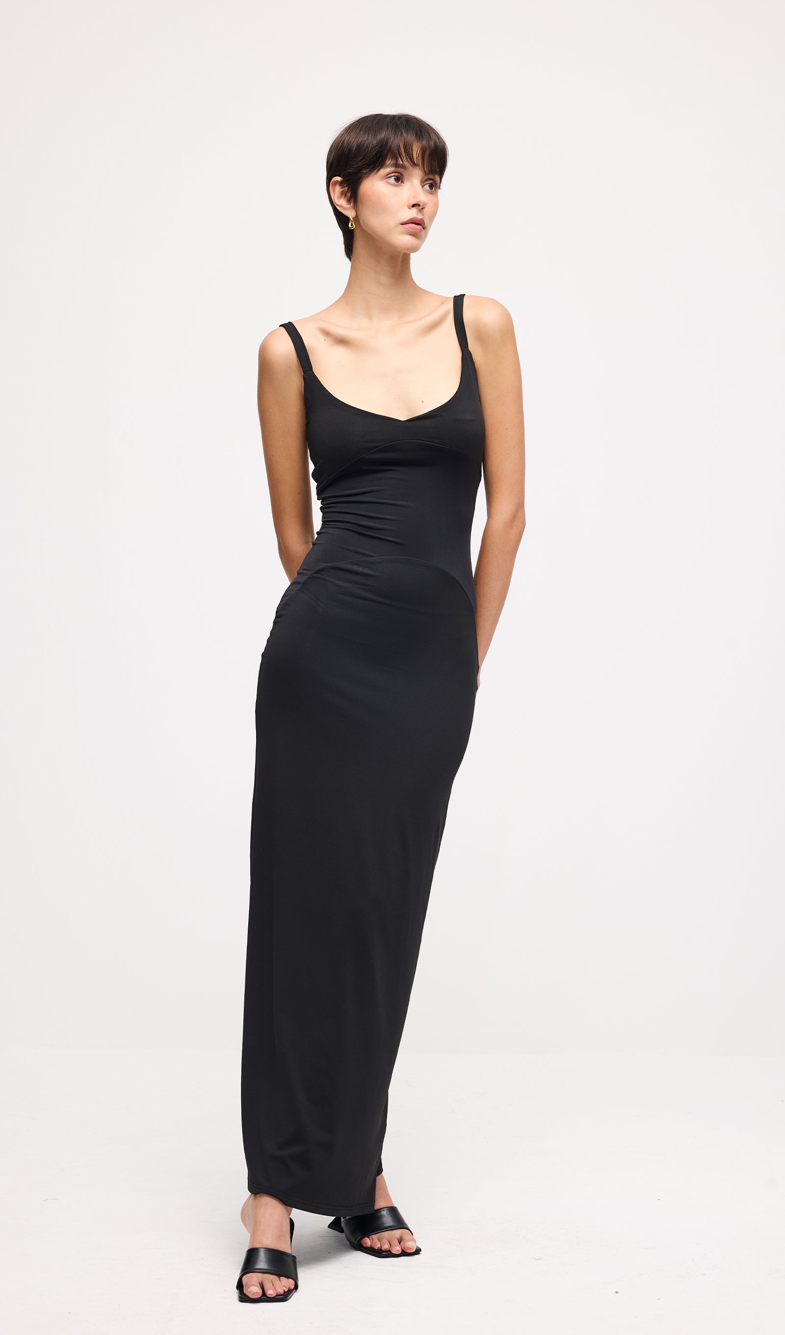 Solid Sleeveless Curve Maxi Dress In Black