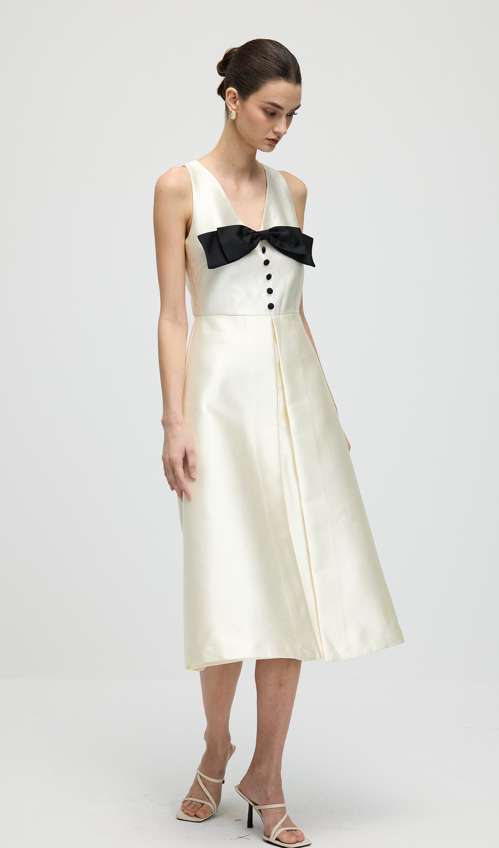 Sleeveless V Neck Bow Midi Dress In White