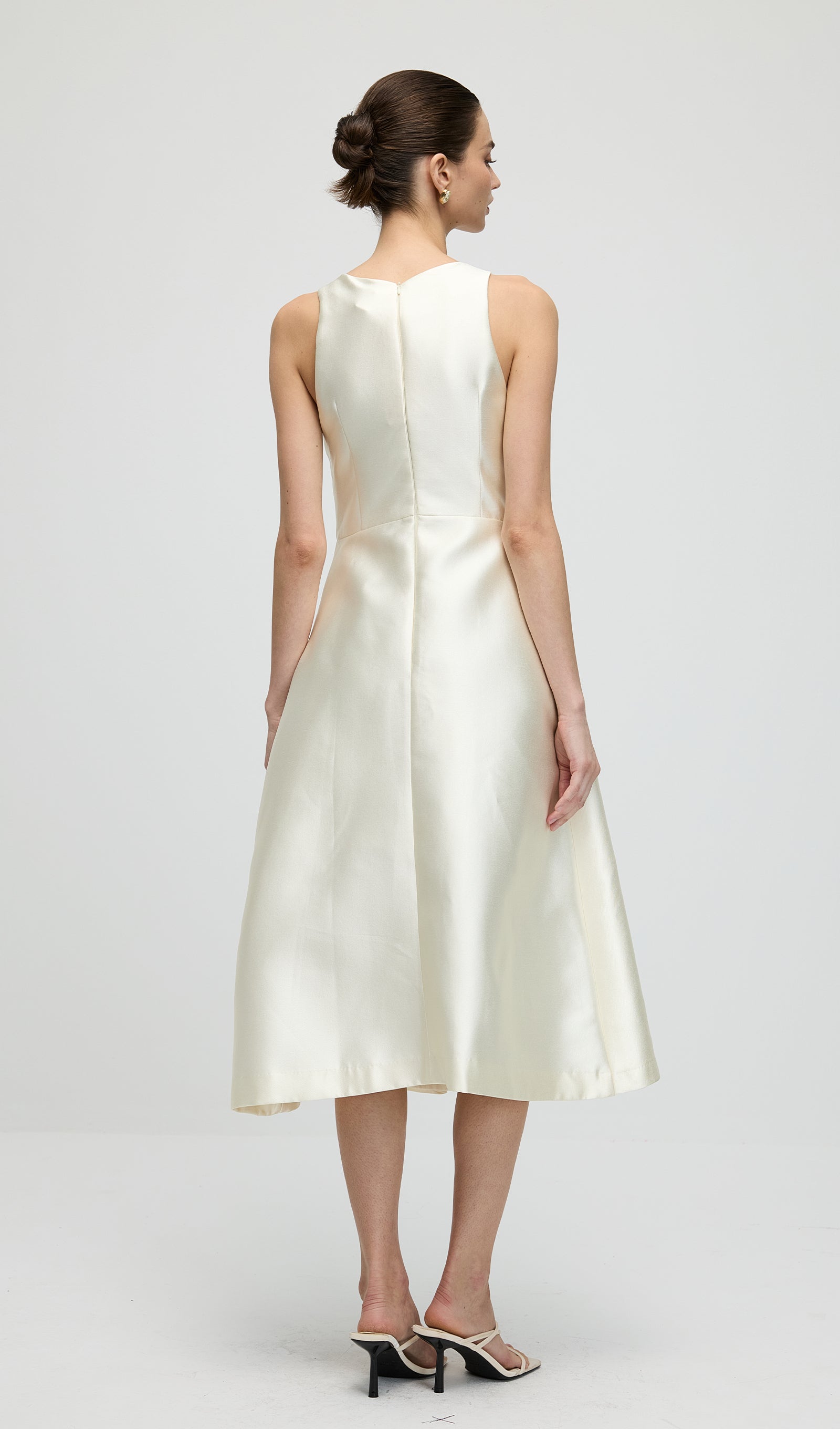 Sleeveless V Neck Bow Midi Dress In White