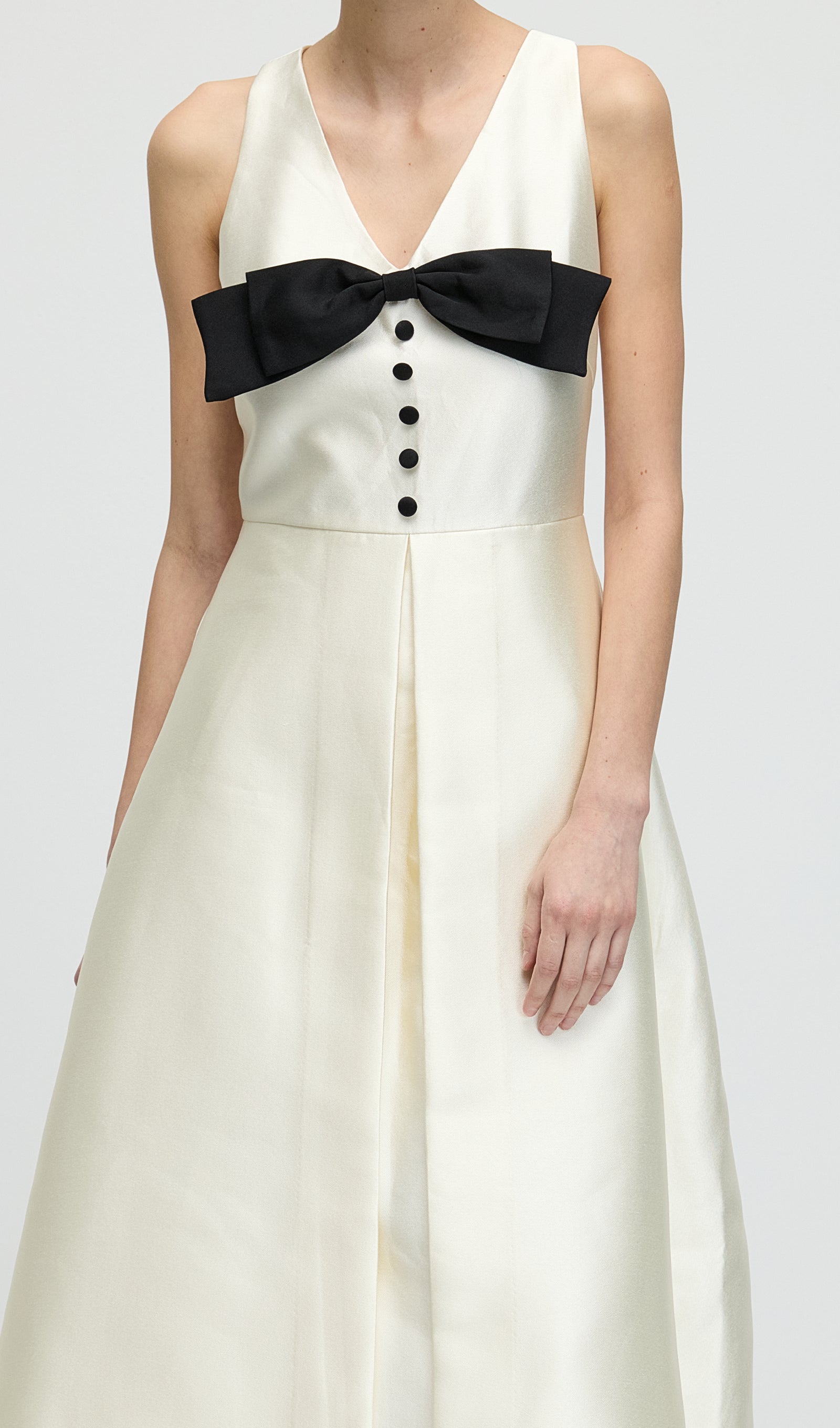 Sleeveless V Neck Bow Midi Dress In White