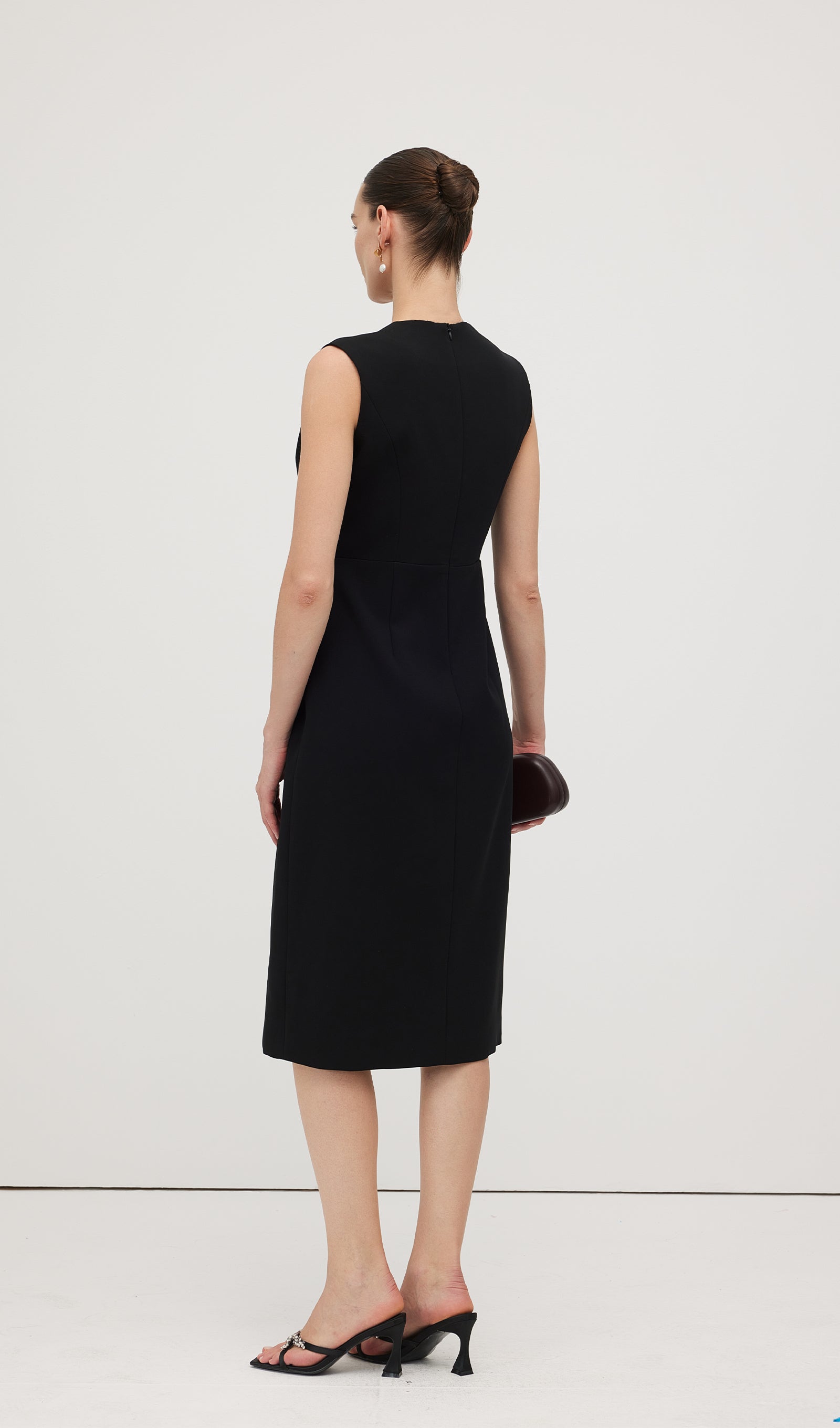 Sleeveless V Neck Pleated Midi Dress