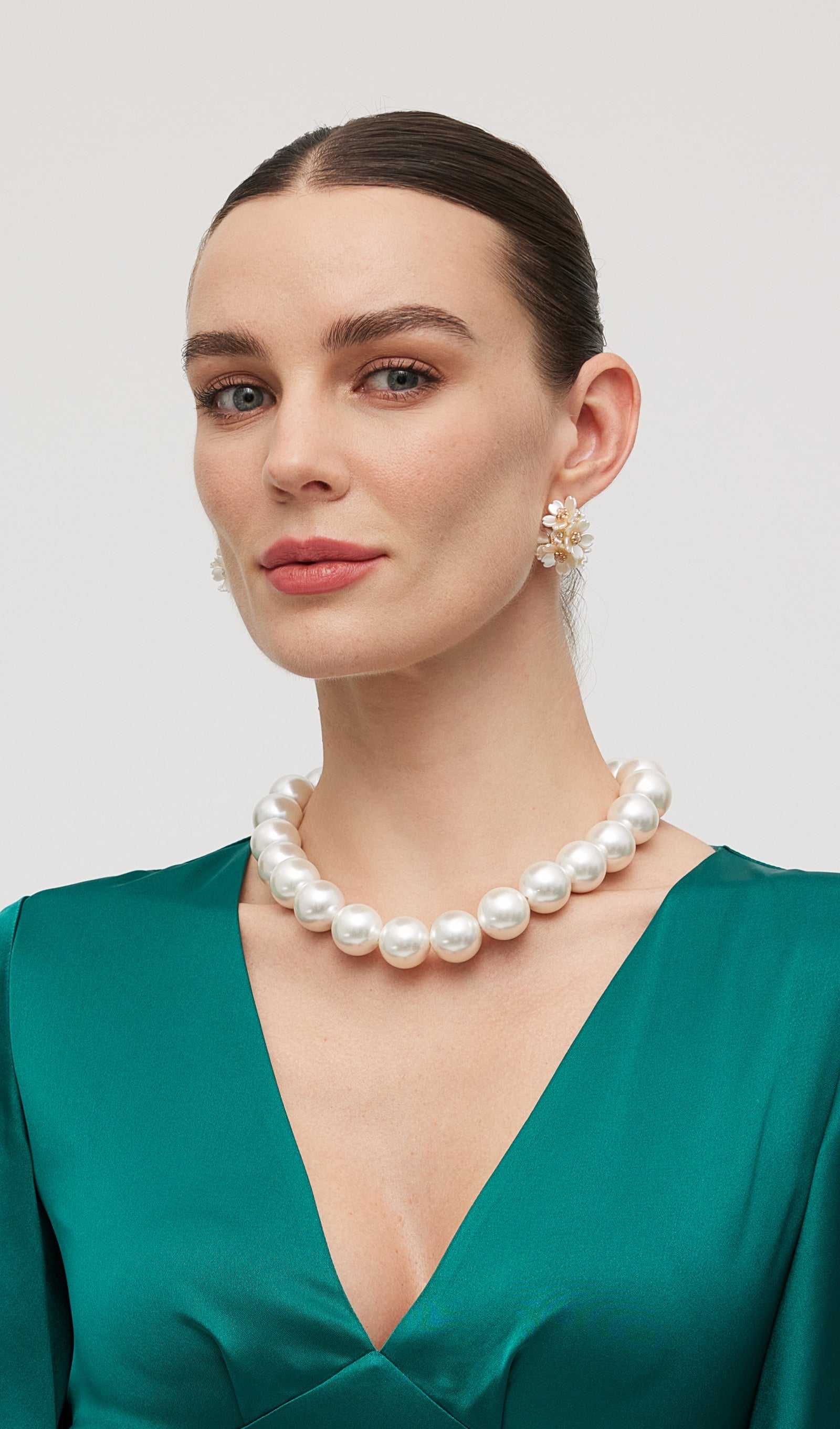 Elegant Simple Pearl Necklace